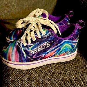 Heelys Girls size 13, worn approximately 5 times before she grew out of them!